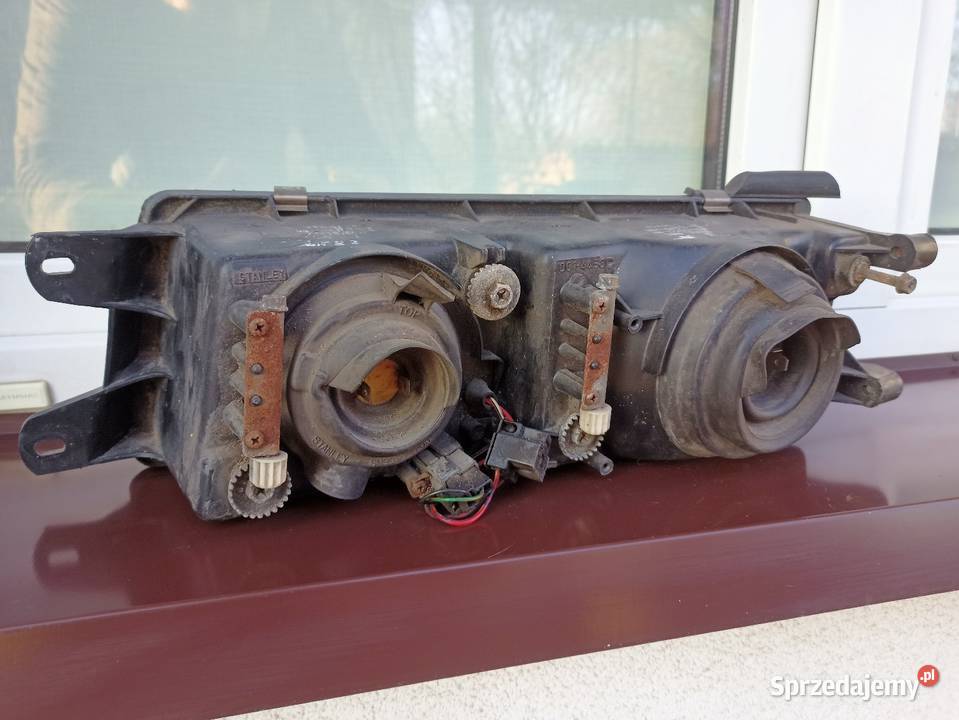 Mitsubishi Colt III 3 C50 lampa przednia prawa osobowe