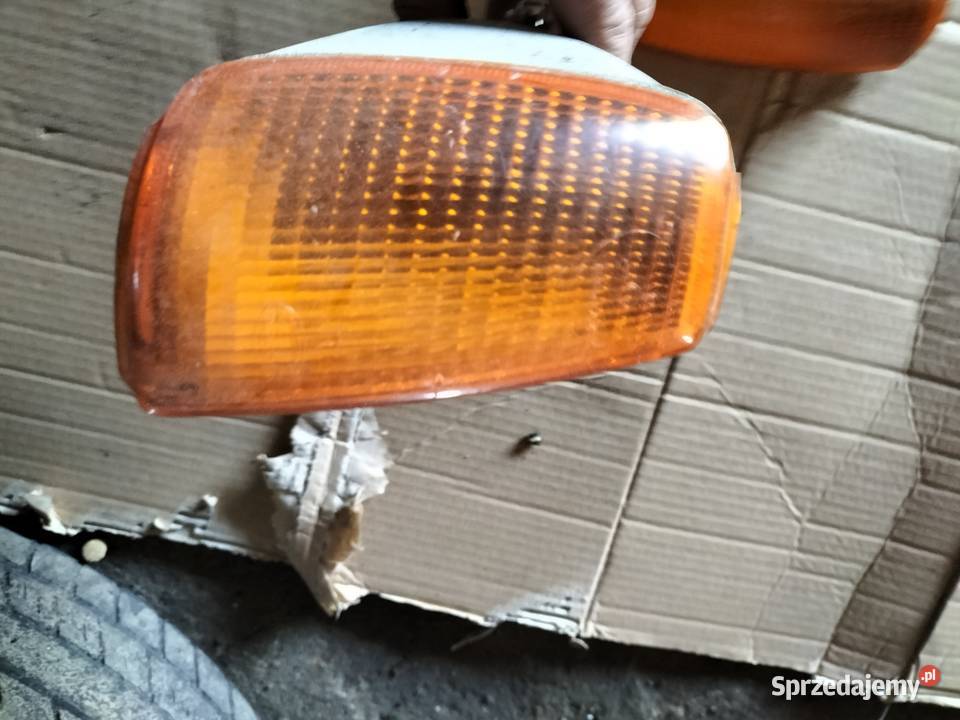 VOLKSWAGEN Polo Mk2 kierunkowskaz prawy lewy Rok produkcji 1990 Części samochodowe
