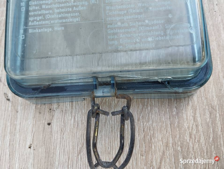 Pokrywa skrzynki bezpieczników Mercedes 190 W201 osobowe Części samochodowe