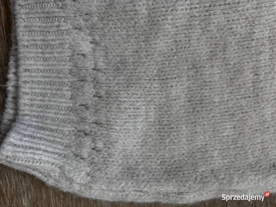 Sweter z haftem M sweter z haftem i falbankami Wkładane przez głowę  mazowieckie