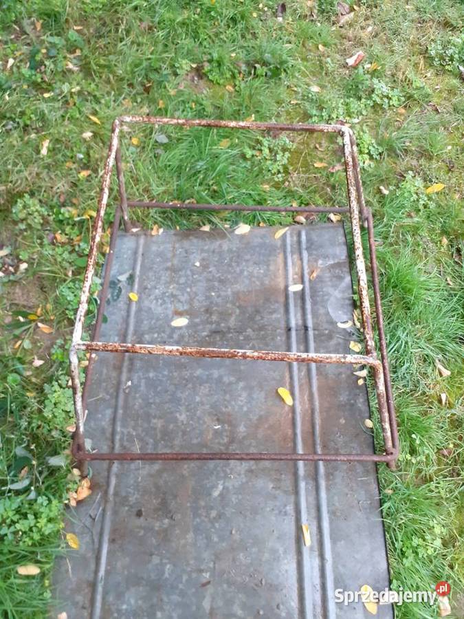 Metalowe stojaki pod ule