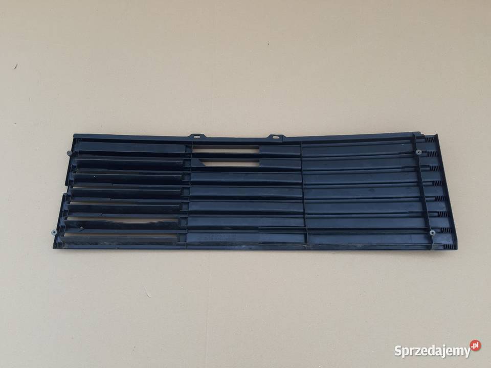 MERCEDES LK 814 GRILL ATRAPA KRATKA PRAWA Trzciel