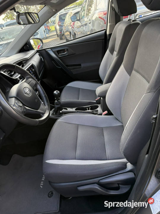 Toyota Auris Krajowy 13 99 Pełny serwis ASO II gniazdo AUX Tarnowskie Góry
