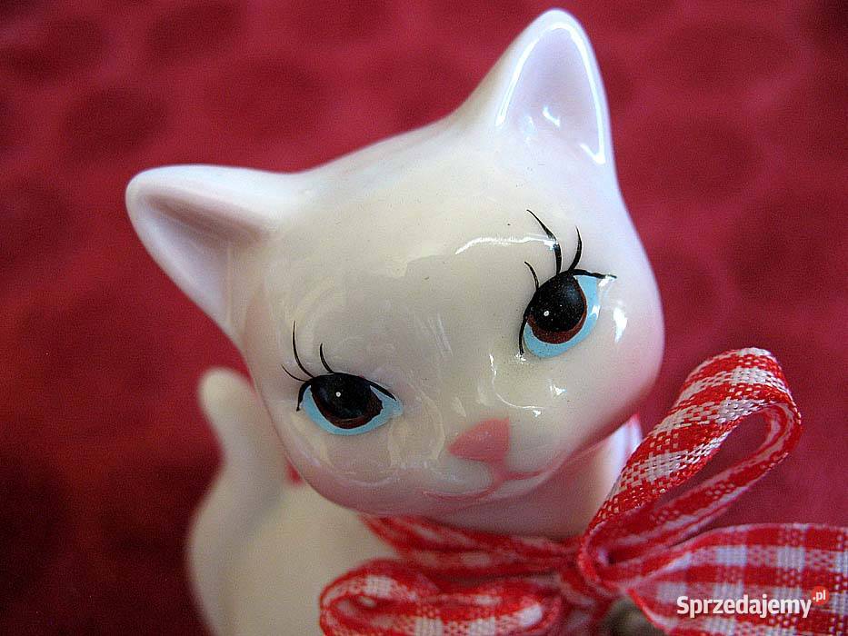 Kot mały kotek z dzwoneczkiem porcelana Figurka biały Siedlce