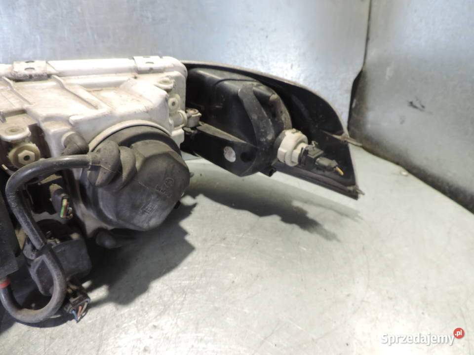 LAMPA PRAWA PRZEDNIA VOLVO V40 I FL 30899885 Rok produkcji 2002 małopolskie Nowy Sącz sprzedam