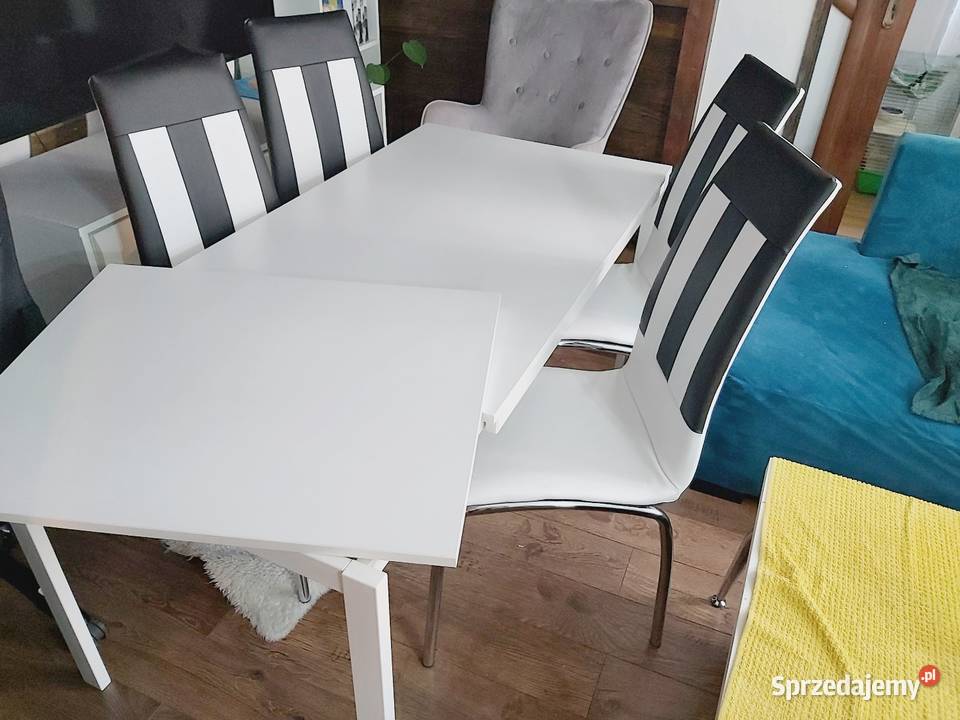 Stół biały rozkładany z krzesłami
