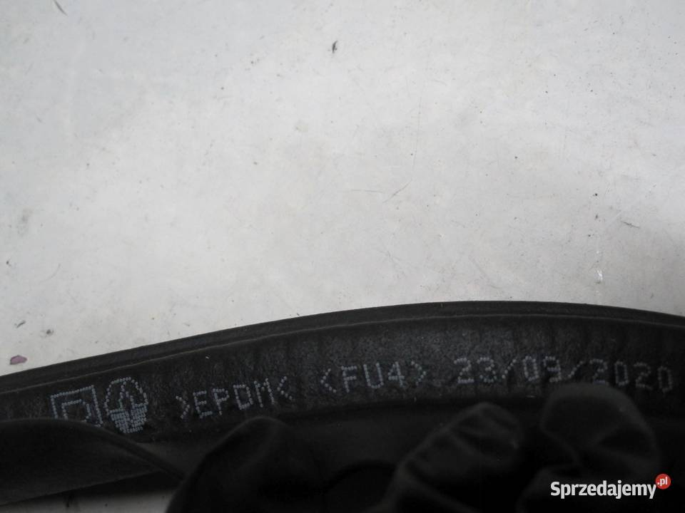 DACIA SANDERO II LIFT 20r uszczelka drzwi prawa
