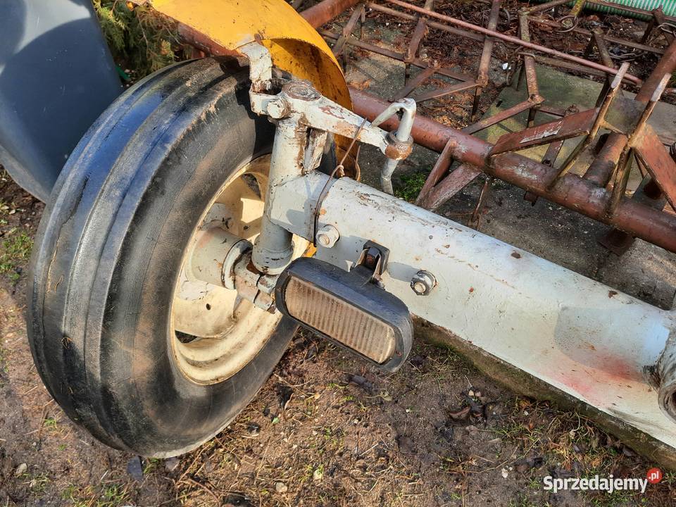 Przednia oś płaska Ursus C330 z kołami Bucze