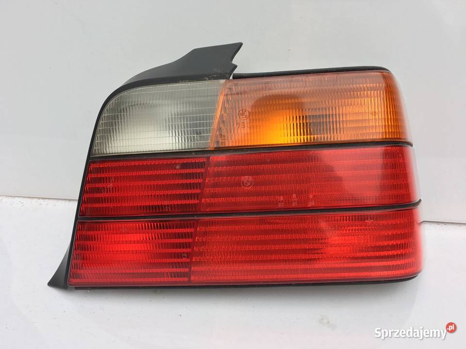 BMW E36 PRAWA LAMPA TYŁ wielkopolskie Ostroróg