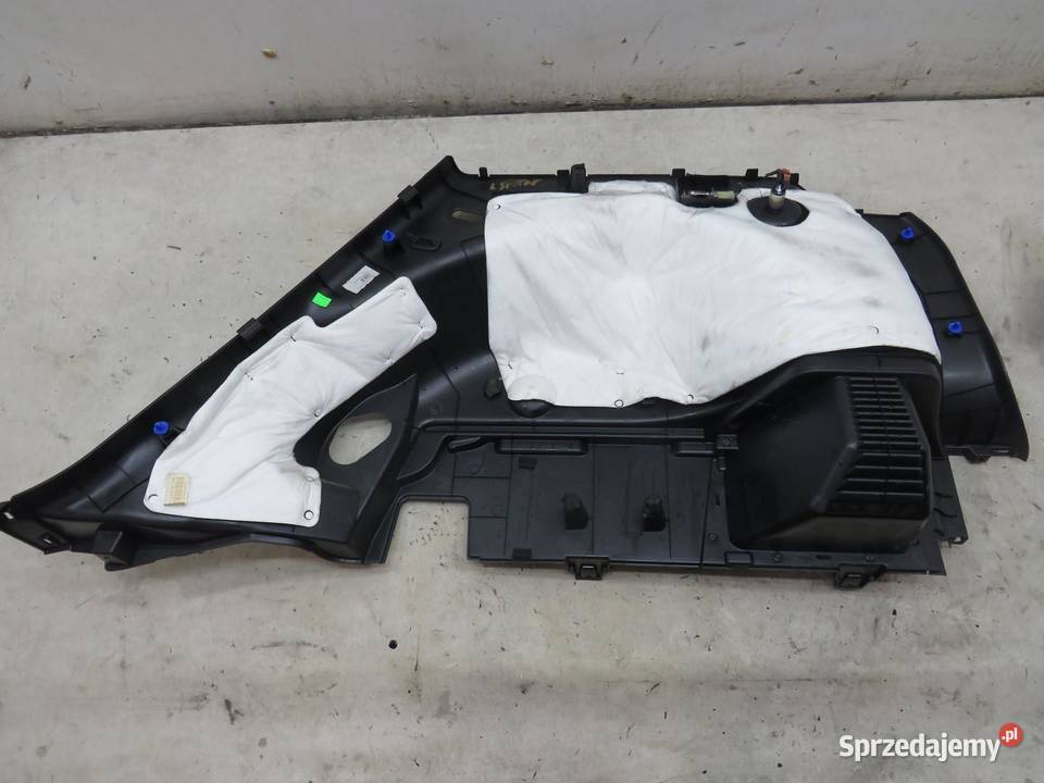 BOCZEK BAGAŻNIKA LEWY SPORTAGE III 857303U000