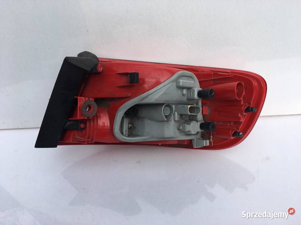 AUDI A4 B8 KOMBI LEWA LAMPA TYŁ osobowe Ostroróg