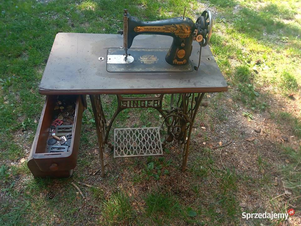 Zabytkowa maszyna do szycia Singer Kady
