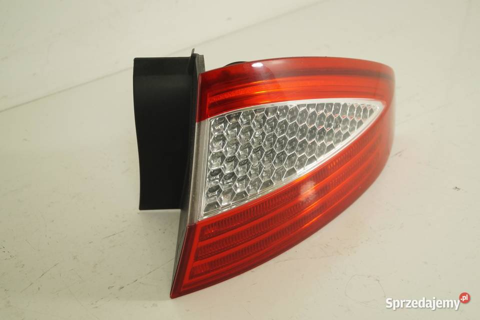 Lampa Prawa Tylna W Błotnik Ford Mondeo MK4 Hatchback