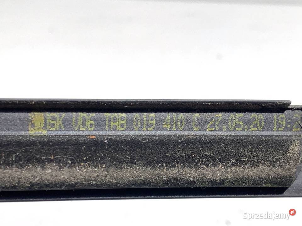 LISTWA ZGARNIAJĄCA TYŁ LEWY SKODA SUPERB III osobowe