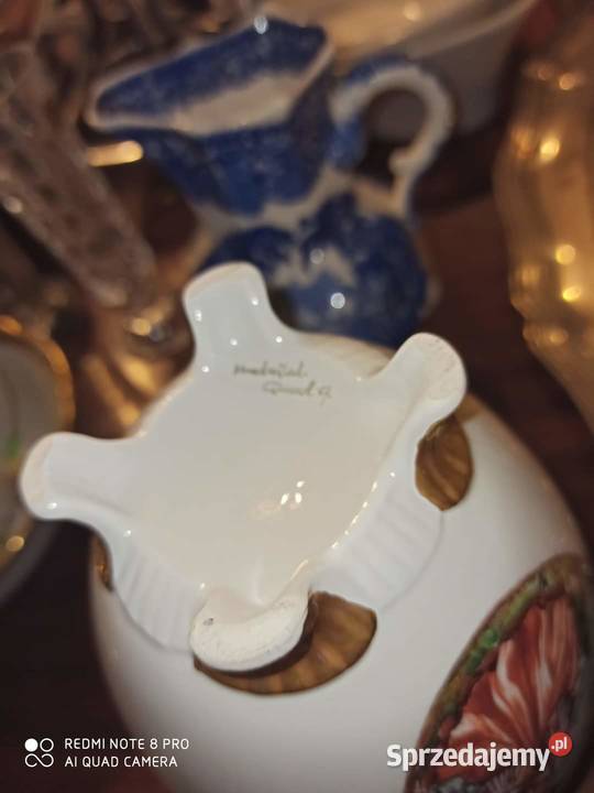 Wazon ze scenkami dworskimi w dwóch medalionach Gdańsk