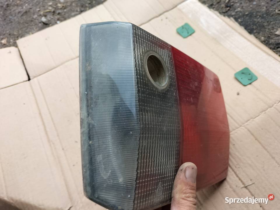 AUDI 80 B3 SEDAN B4 KOMBI LAMPA TYŁ TYLNA PRAWA Kamień-Kolonia