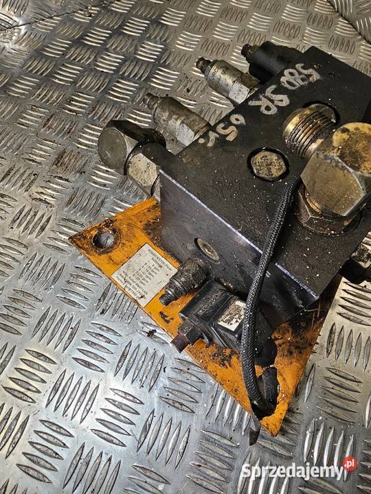 Rozdzielacz hydrauliczny koparki Case 580 SR pomorskie
