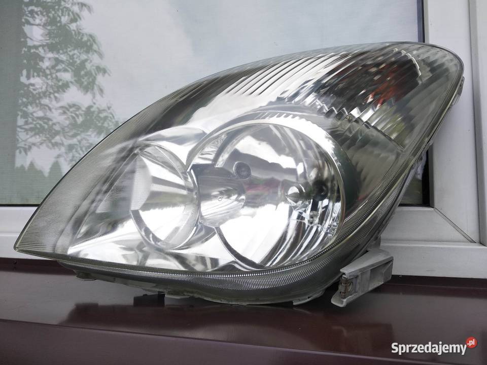 Toyota Corolla Verso I lampa przednia lewa łódzkie Sieradz