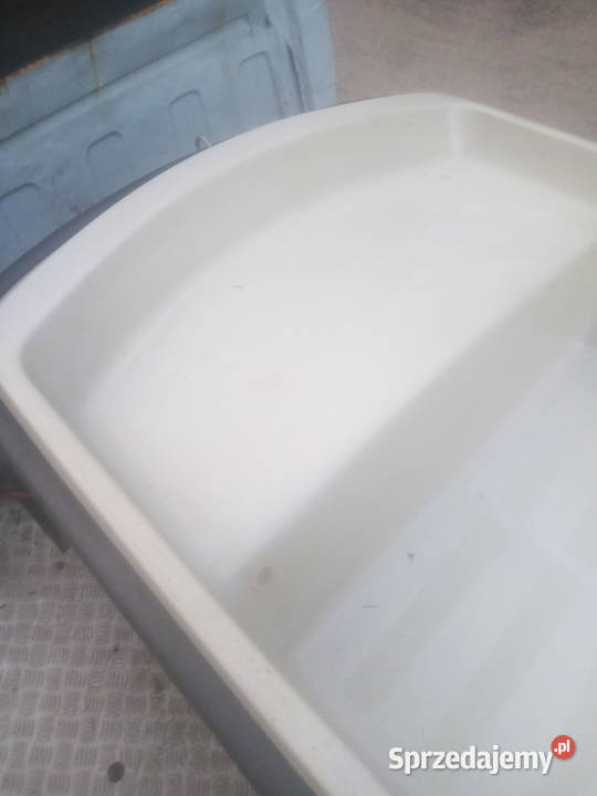 plastikowa łódka Ząbki