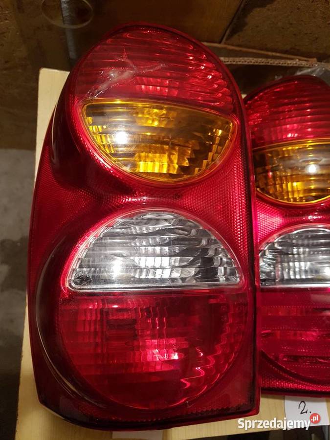 Lampy Jeep KJ tył uszkodzone