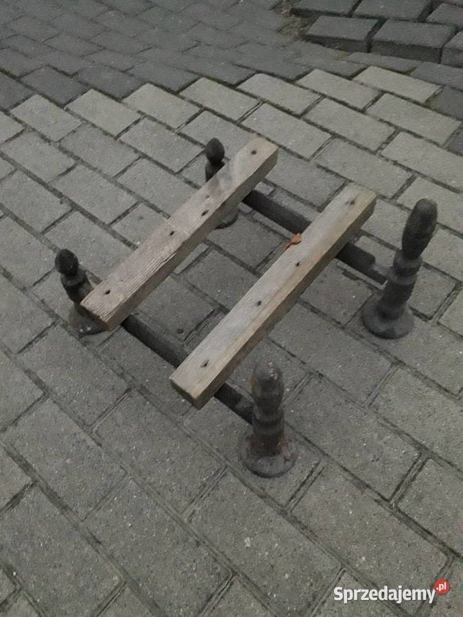 Stylowe żeliwne stojaki koziołki na drewno do Warszawa