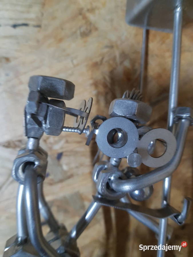 FIGURKA Z METALU WC GAZETA Z ROLKĄ NA PAPIER Głogowa