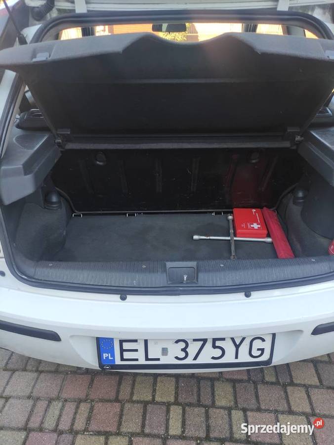 OPEL CORSA C 10 Benzyna 2005r Łódź sprzedam
