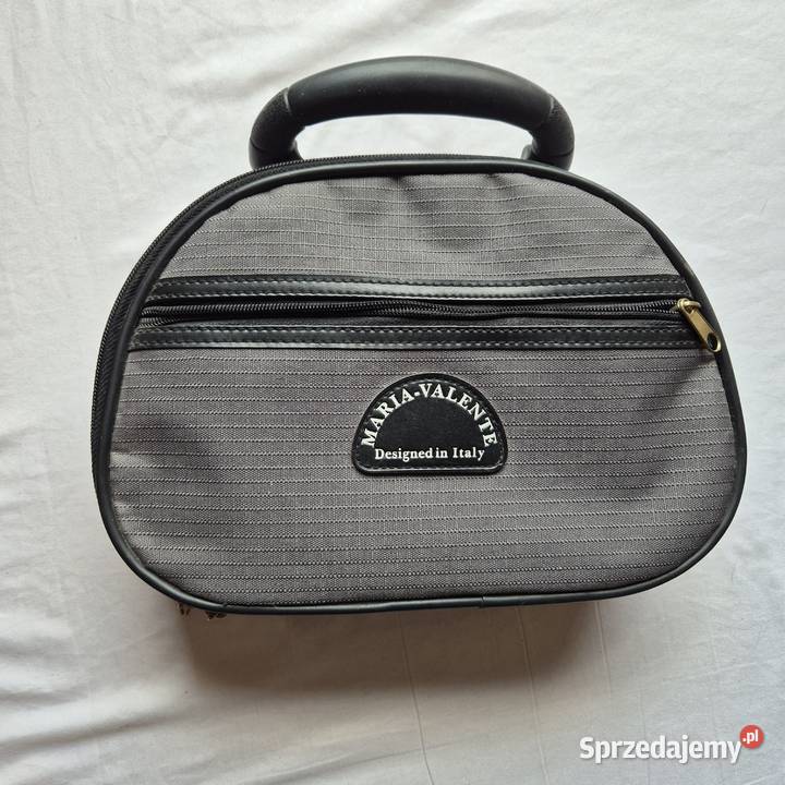 Kuferek na pędzle i przybory do makijażu