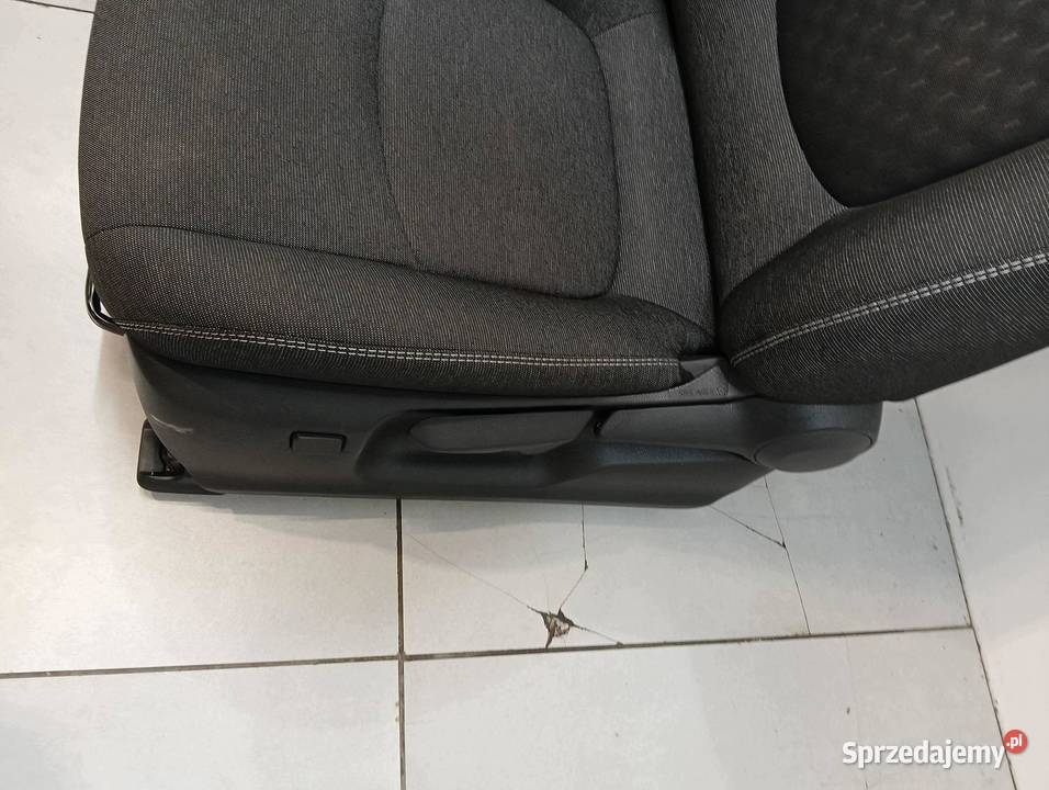 FOTELE LEWY PRAWY PRZÓD GRZANE KPL Toyota