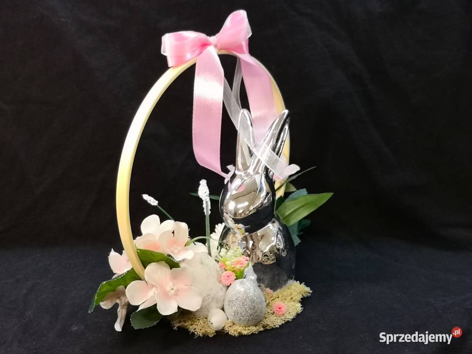 Stroik wielkanocny stojący na kole