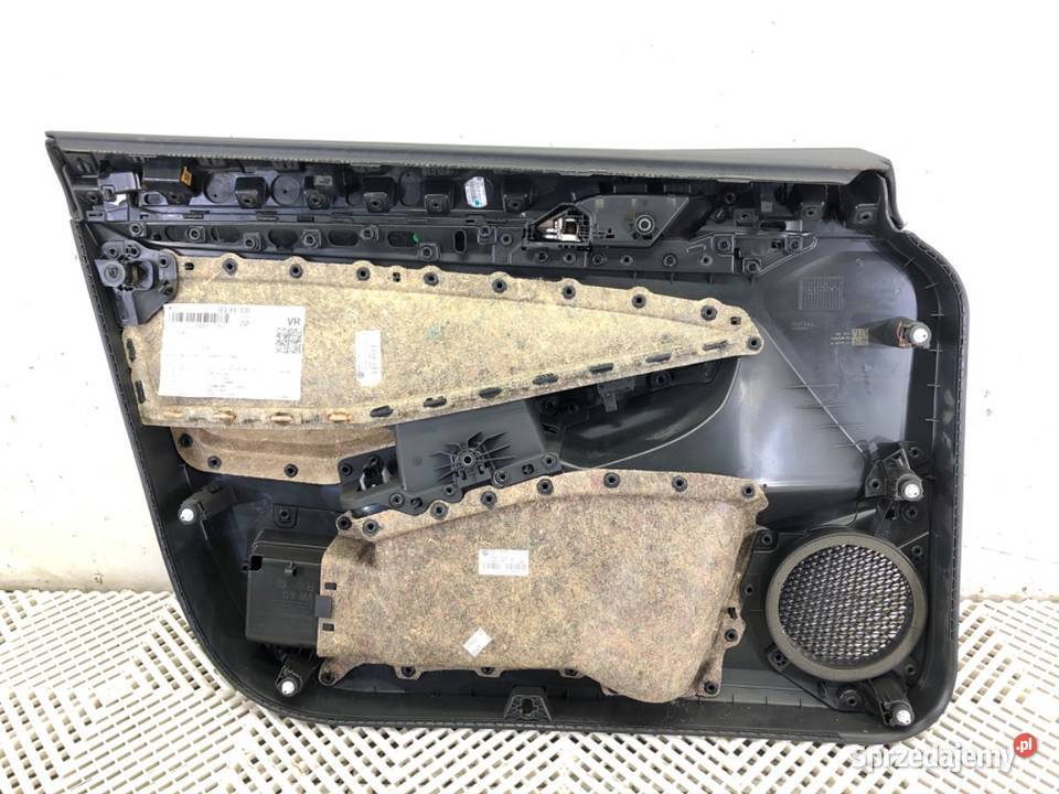 BOCZEK DRZWI PRAWY PRZÓD VW GOLF VIII Kombi