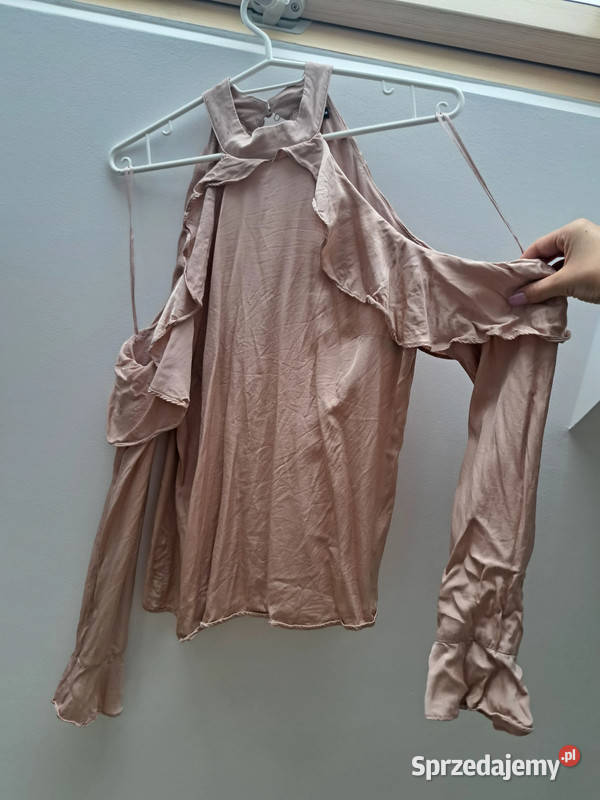 Mohito Pudrowa bluzka z odkrytymi ramionami i Trąbki Wielkie sprzedam