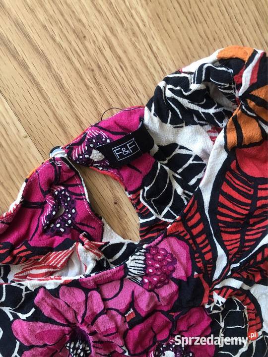 Sukienka w kolorowe kwiatylato wielkopolskie Kłodawa