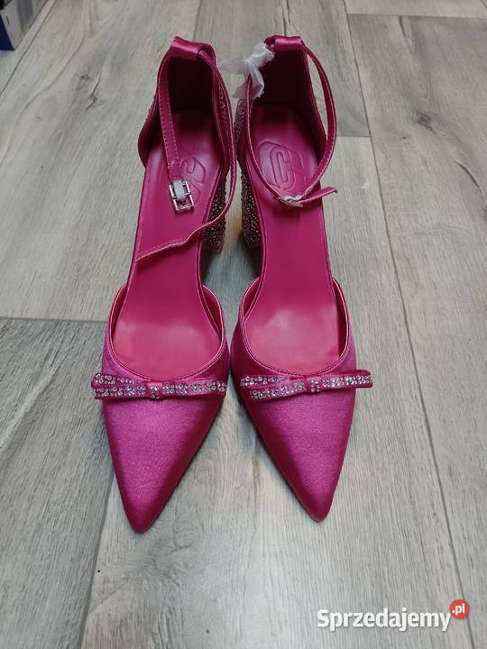 40 Różowe bogato zdobione czółenka wieczorowe z Kraków