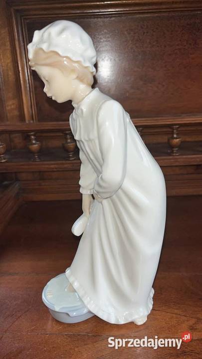 Figurka dziewczyny myjącej nogi 1966r Lladro