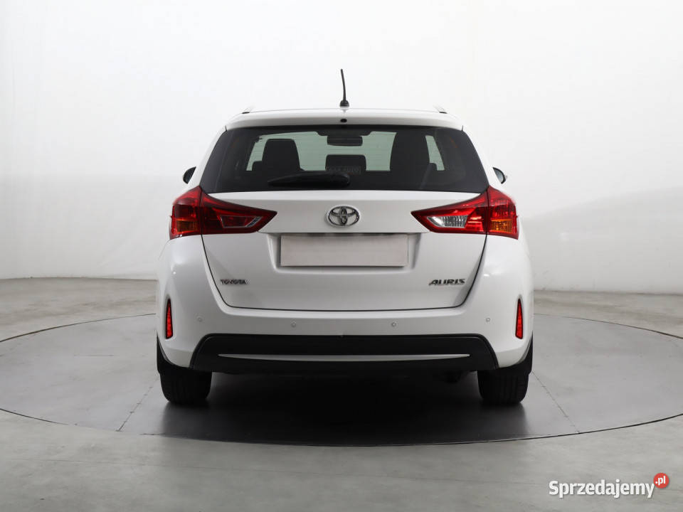 Toyota Auris 16 Valvematic biały