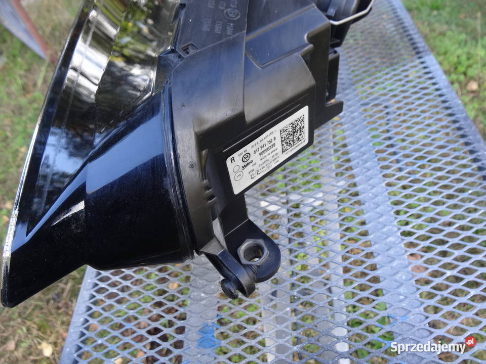 Volkswagen Golf Sportsvan PRAWA LAMPA BIXENON Niemodlin