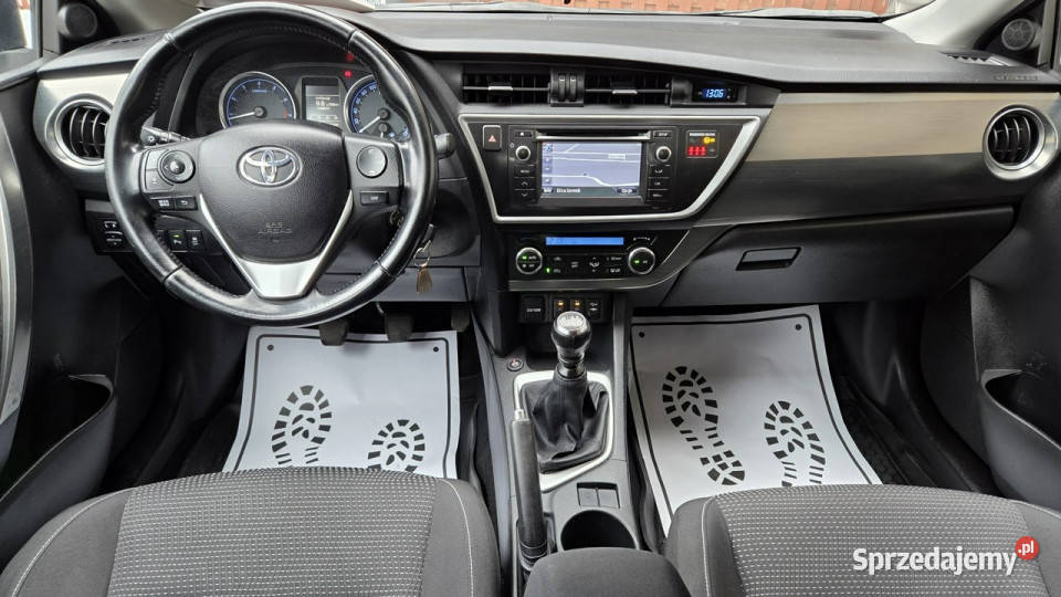 Toyota Auris 16 132 GAZ PREMIUM pakiety Salon nieuszkodzony
