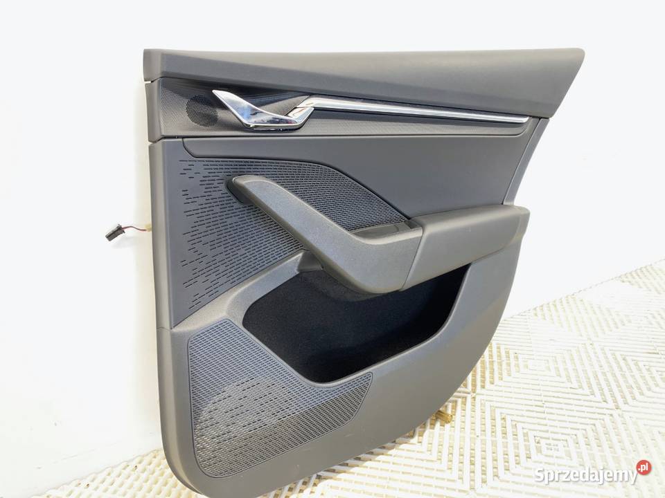 BOCZEK DRZWI PRAWY TYŁ SKODA OCTAVIA IV Kombi