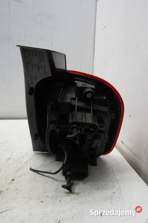 LAMPA LEWA TYLNA TYŁ DACIA DUSTER II 265558217R osobowe