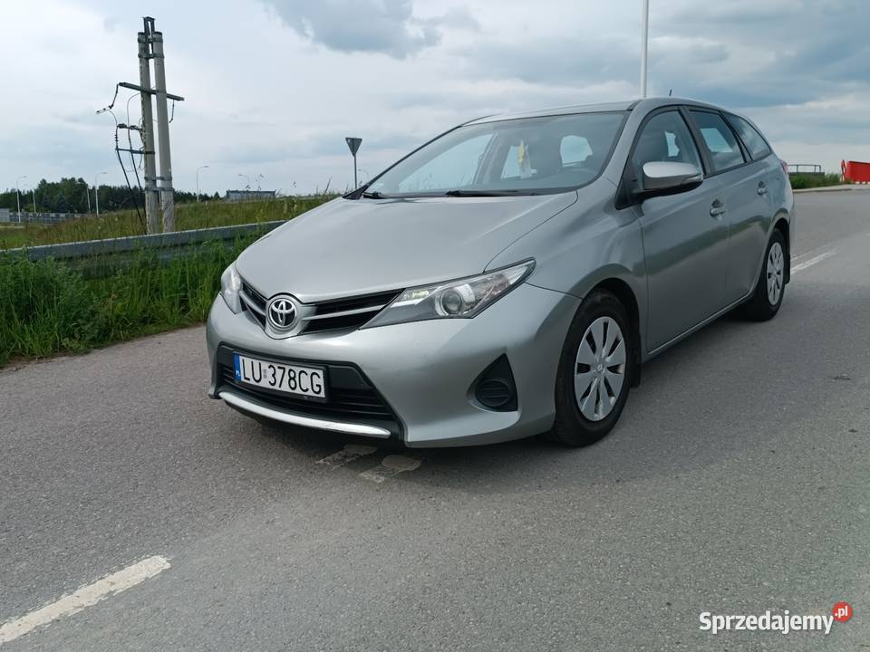 Toyota Auris 2015 14 D4D salon Polska kupiony w polskim salonie lubelskie Lublin sprzedam