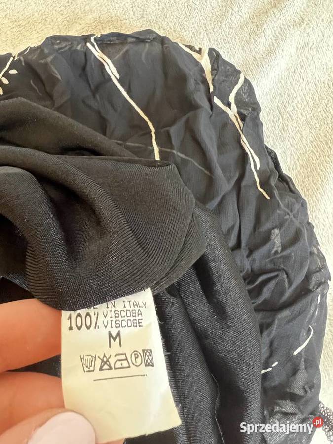 Długa maxi sukienka na szelkach czarna Jasło