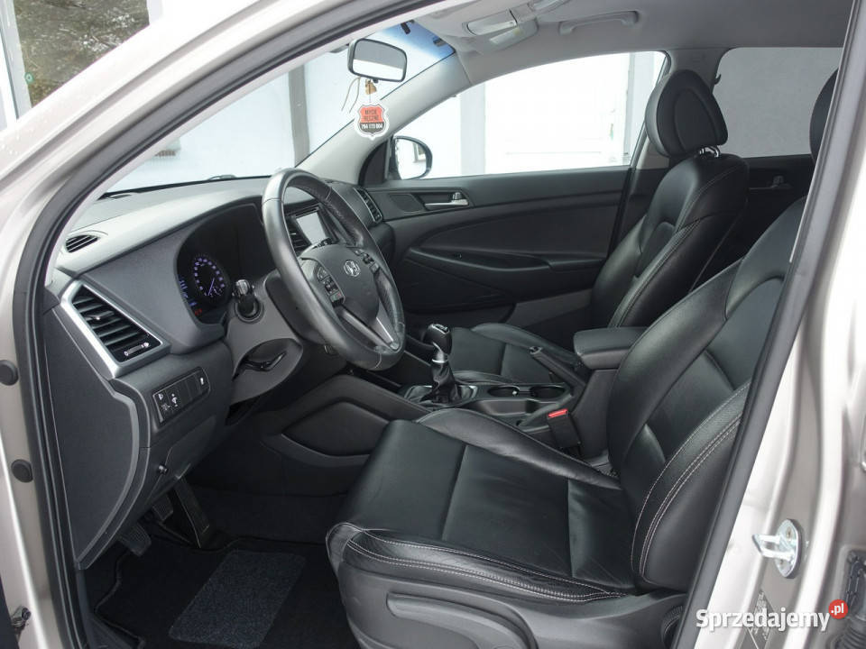 Hyundai Tucson 16i Navi Ledy Alu Skóra przyciemniane szyby Tucson sprzedam