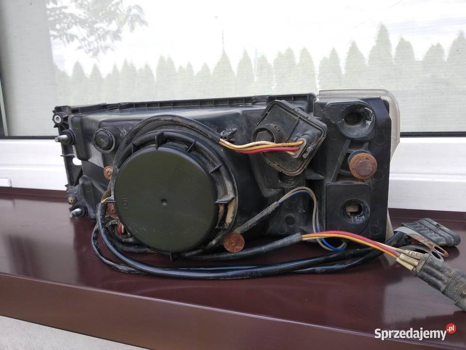 Iveco Eurocargo I 1 lampa przednia prawa dostawcze Sieradz sprzedam