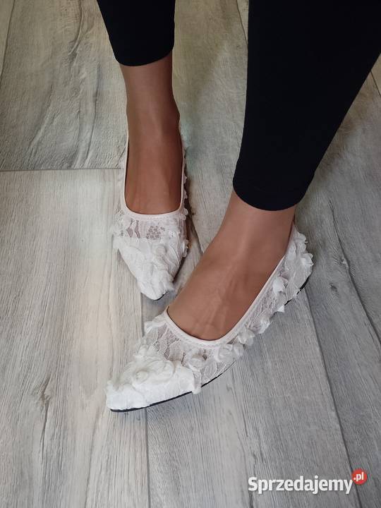 4041 Kremowe bogato zdobione różami ślubne Kraków