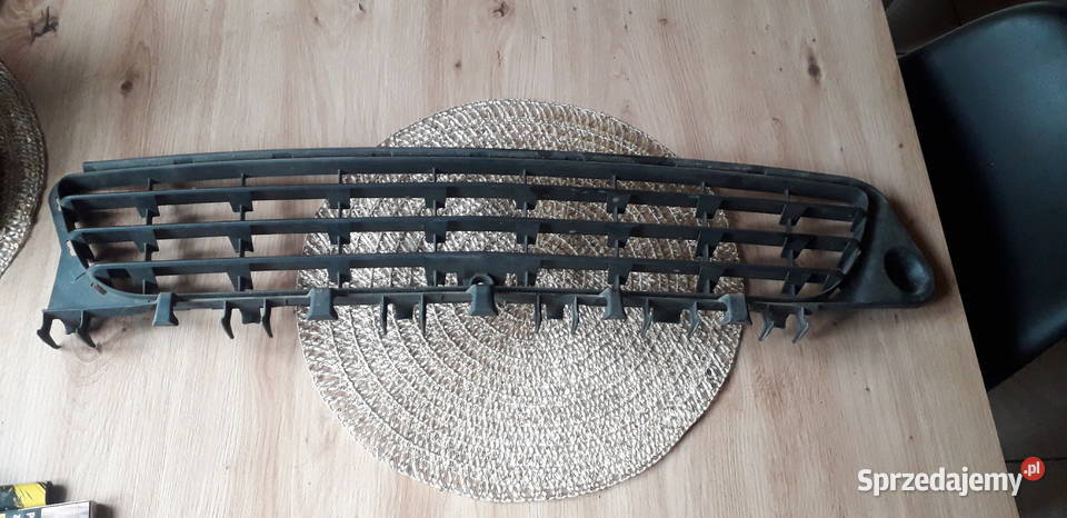 Kratki halogenów kratka środkowa zderzaka Żabno sprzedam