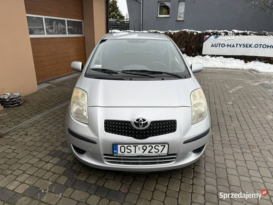 Toyota Yaris 13 87 Klimatyzacka Koła latozima II śląskie Orzech sprzedam