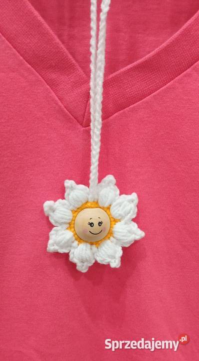 Wisiorek wykonany na szydełku Rękodzieło