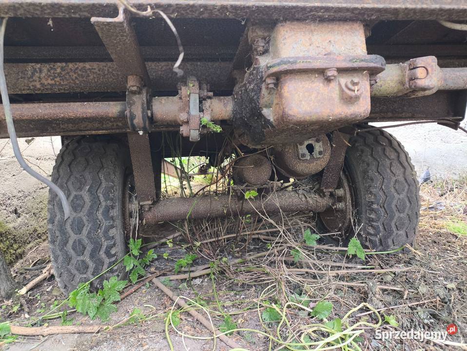 Rozrzutnik Jednoosiowy Agromet N218 uszkodzony