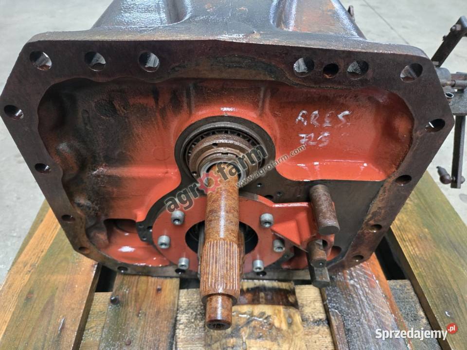 Skrzynia biegów Massey Ferguson 8210 8220 6485 Byków sprzedam